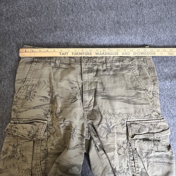 Old Navy Mens Green Cargo Shorts Sz 36 Tropical Hawaiian Floral Print Casual - Picture 3 of 11